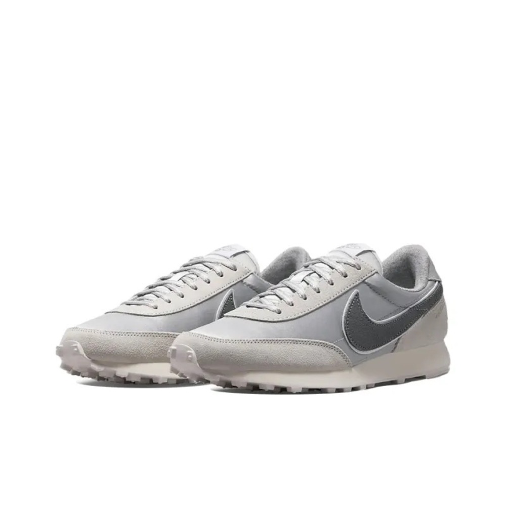 Nike Daybreak Running shoes Women in Silver Light Smoke Grey
